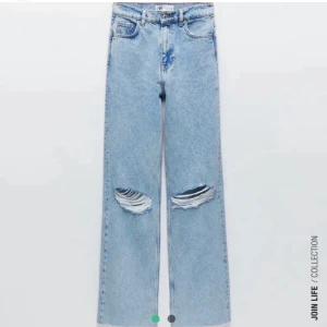 Zara byxor - Säljer mina jeans från zara pgd används ej. Budgivning i kommentarerna!! Jag är 168 och dem sitter som på andra bilden!!( frakten kmr vara 63kr ) AVSLUTAS PÅ SÖNDAG!!!!