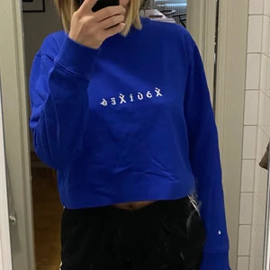 Axel Arigato sweatshirt - Collegetröja från Axel Arigato med ascoola tryck på. Storlek S. Buda i kommentarerna🥰