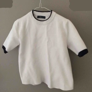  - Tröja från Zara Knit. Storlek S, passar också Xs. Knappt använd. Skriv för tydligare bilder.