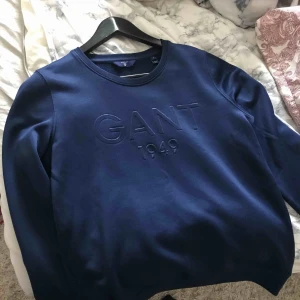  - Sparsamt använd ganttröja. Jätteskönt material