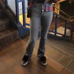  - Säljer dessa as coola Jeans från mango❤️❤️ Väldigt populära och snygga!! Storlek 36