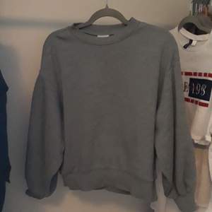 Fin sweater från Weekday. Knappt använd. Storlek S