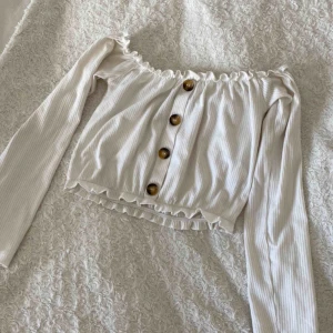  - super söt tröja från bikbok som tyvärr är för liten! Du betalar frakten💕