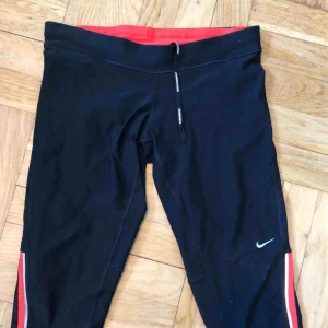  - Nike korta sporttights trekvart i storlek S. Mycket gott skicka!