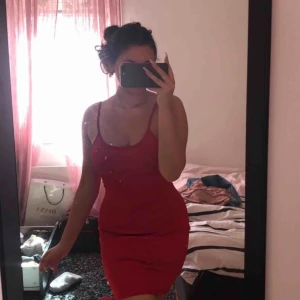  - Klänning från fashionnova, som ny. Storlek S/M