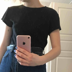  - Fin basic ribbad svart t-shirt från weekday,  frakt 40kr✨🌞
