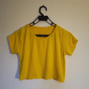 Crop top  - Frakt tillkommer 