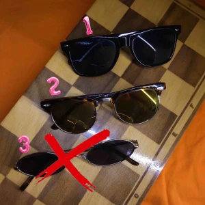  - Säljer 3st solglasögon. Skriv till mig för mer info!💗 Nr3 är såld