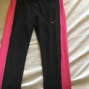  - Träningstights från Nike  Fint skick! Köparen står för frakten 