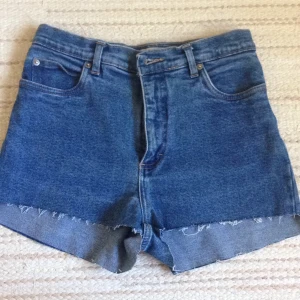  - Skönare jeansshorts är svårt att hitta, bra skick 