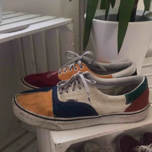  - Säljer dessa somriga skor då dom inte används längre! Dom är väldigt smutsiga för tillfället, men kan tvätta dom innan köp om så önskas.   Priset går att diskutera!