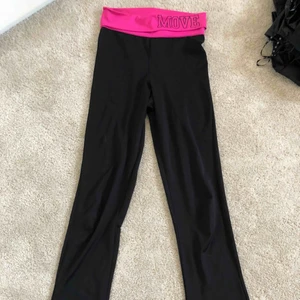  - Utsvängda yogapants storlek XS, supersköna! 