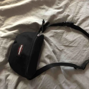  - Jättecoolt Eastpak, bra skick köpt för 300 kr. Möts upp i Nacka/Stockholm 