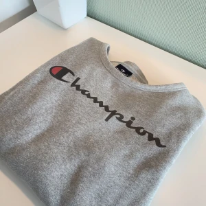 Champion sweatshirt - Champion sweatshirt i fint skick, kommer inte till användning längre🦋 Frakt:44-66kr