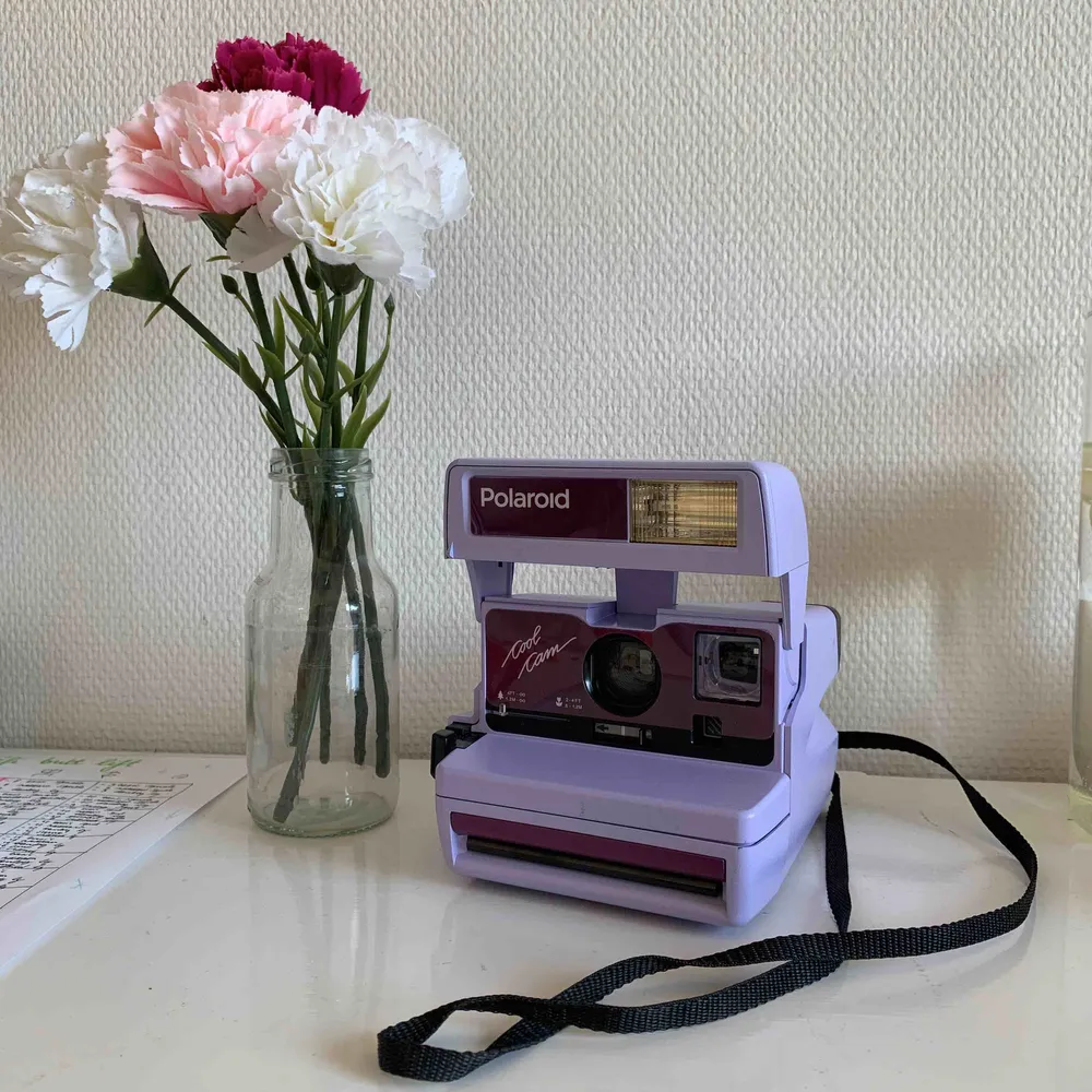 Original Lilas Polaroïd camera  with 4 square paper in it ✨ (600 instant). Accessoarer.