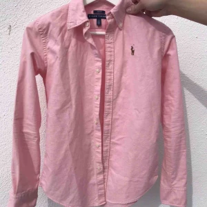  - Snygg men stilig skjorta från Ralph Lauren, använd fåtal gånger.
