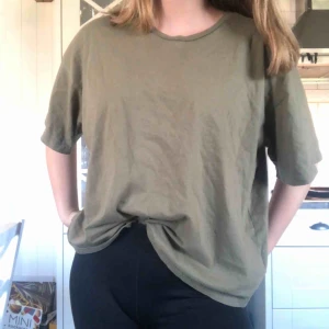  - Stor tröja från Bik Bok. Frakt ingår i priset!!