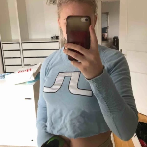  - As cool tröja som jag klippt av till en magtröja. Lite blekt men absolut inget man tänker på = se sista bilden. Även därav priset 