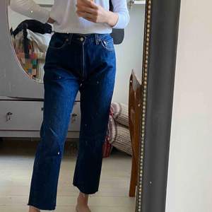 Snygga Levis jeans i modellen Regular Fit🥰  Frakt tillkommer på 55kr