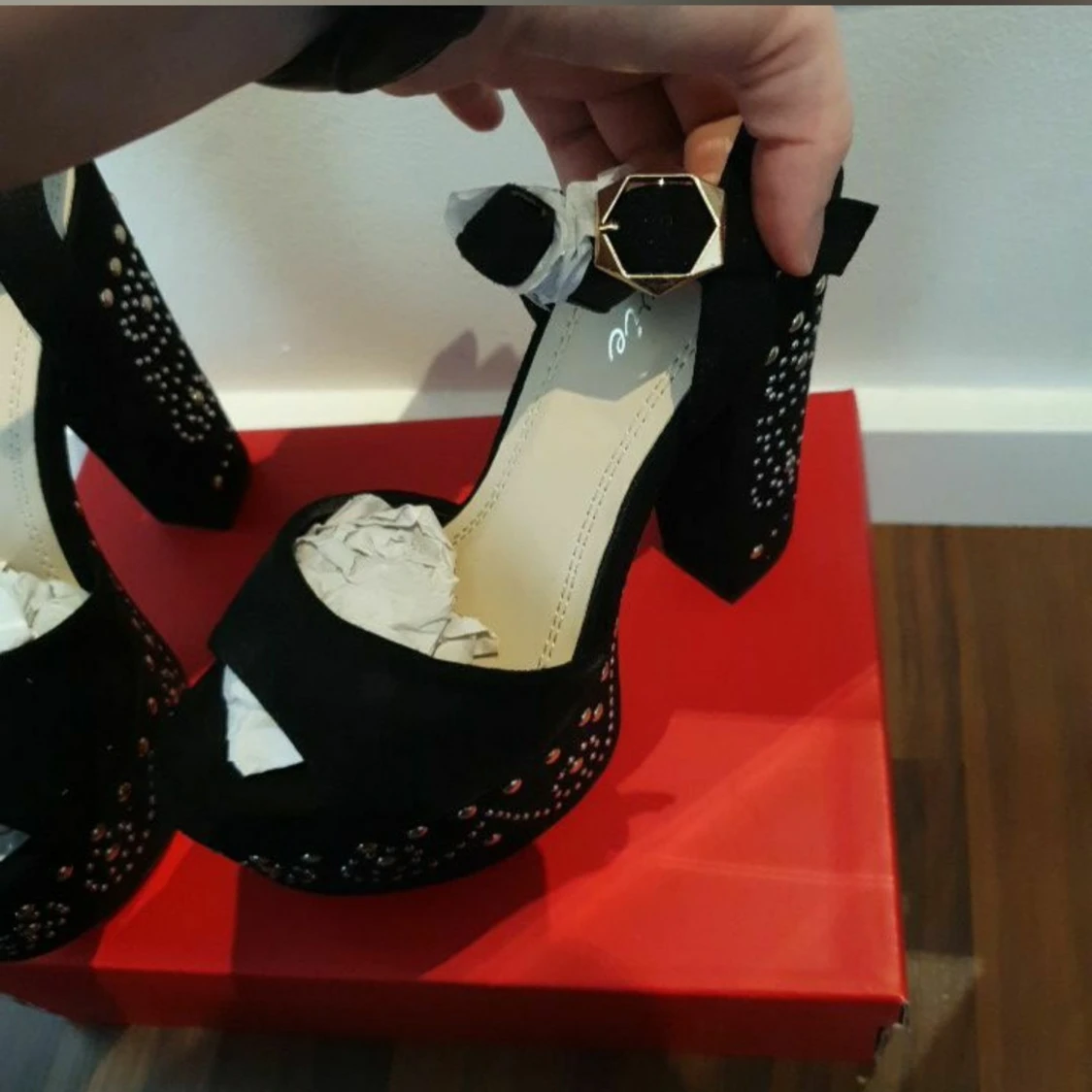 Platåklackar med nitar - 90