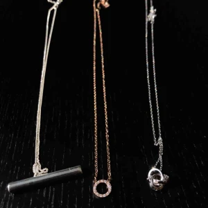  - Tre fina halsband från Edblad och guldfynd därav det dyrare priset!🥰 frakt på 11kr och kan absolut skicka fler bilder vid intresse😇 VID KÖP AV TRE ELLER FLER SÅ FÅR MAN GRATIS FRAKT- GÄLLER ALLA SMYCKEN