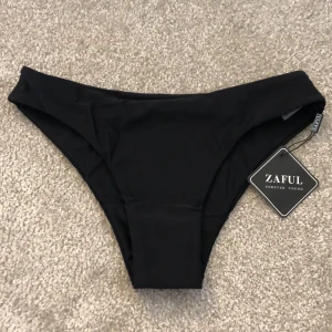 Bikini underdel - Svart bikini underdel storlek S, aldrig använd, beställd från Zaful