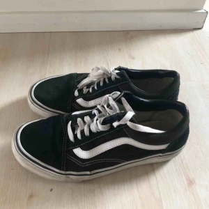  - Lite smått använda vans skor i storlek 41, inga hål. Köparen står för frakt 