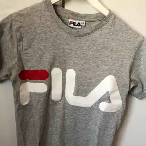 Fin Fila tröja i storlek XS, inte mycket använd. Köparen står för frakten :) 