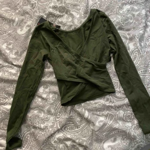  - Croptop med x rygg oanvänd med lappar kvar 