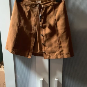 Hollister ”moccatjol” stl: s - Aldrig använd, något skrynklig moccalilkande tyg kan skicka ev frakt tillkommer 