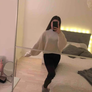  - Mysigaste stickade tröjan, som nu kan bli din!!! Köparen står för frakten :) 