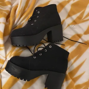 Ascoola skor  - Frakt: 88kr 💞💞