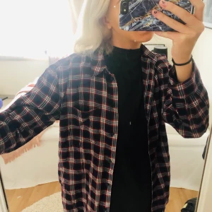 Flanellskjorta - Säljer flanellskjorta från HM, bra skick💖💖💖