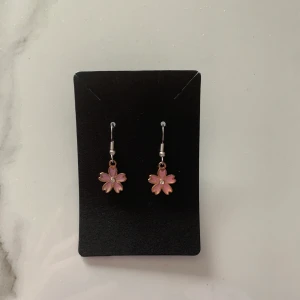 Örhängen blommor💗 - 39kr + 15kr frakt🥰