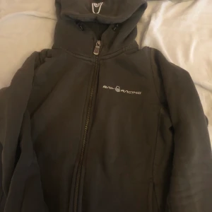 Sail racing kofta - Nypris 600kr, mitt pris 200kr använd fåtal ggr! Militärgrön🥼