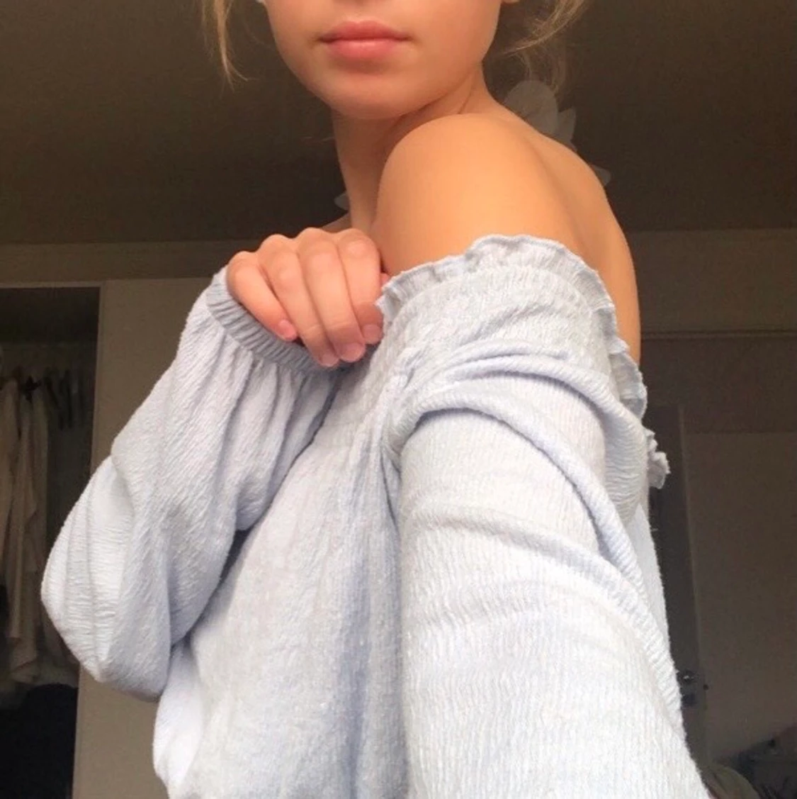 ljusblå offshoulder tröja - 90