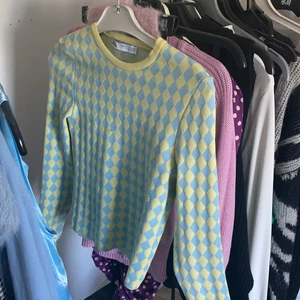 Tröja med cirkusmönster - Skitcool! I bra skick:)) 