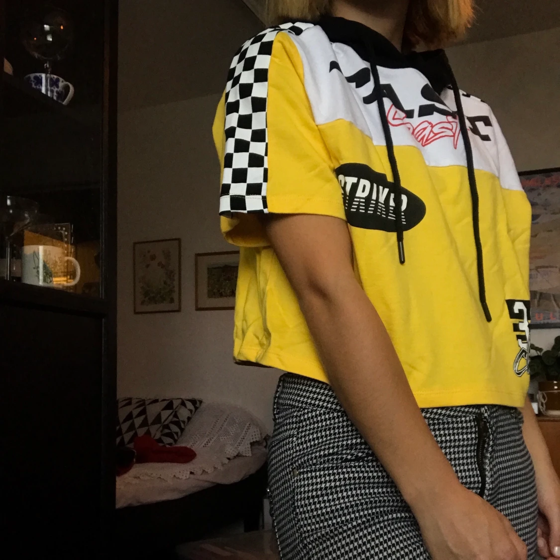 Gul t-shirt/huvtröja