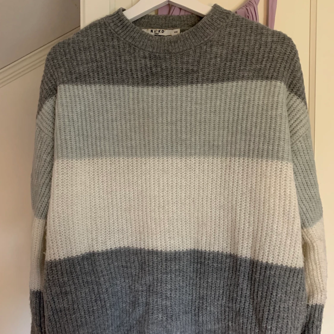 Randig stickad tröja från NAKD strl XXS
