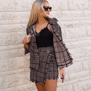 Matchande set - Matchande blazer och kjol använda endast en gång. Storlek 34. Paketpris 300kr för båda. 