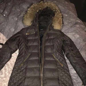 Rock and blue jacka - Säljer min skit snygga vinter jacka från rock and blue (nya märket). Sparsamt använd. Använd vintern 2019. Står ej för frakt. 