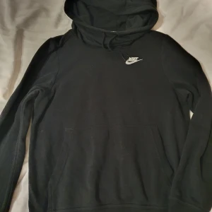Nike hoodie - Jätte mysig tjocktröja/hoodie. Inte använt så mycket. skriv om du vill ha fler bilder