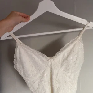 Linne - Gulligt linne, banden går att Justera!