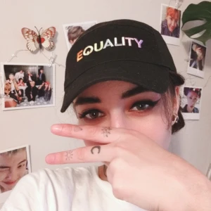 EQUALITY ♡ - Söt EQUALITY keps söker nytt hem ♡ Går att anpassa där bak.