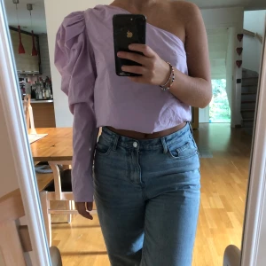 Blus - Sjukt snygg blus från Gina! Storlek 36. Aldrig använd så den är som ny. 🌸