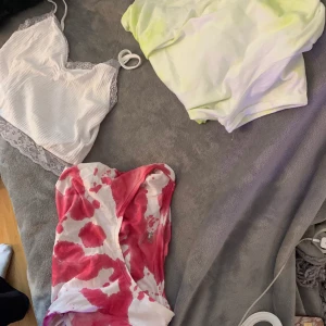 Bikbok/shein - Säljer alla dessa 5 toppar/t-shirts i samma. Alla storlek S, sköna o bra kvalitet 