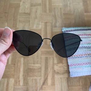 Solglasögon - Från weekday, använt dem ett pr gånger bara!