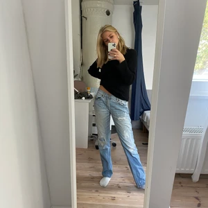 Jeans från acne  - As snygga lågmidjade jeans från acne, har ändrats använt dom några gånger, original pris 2100