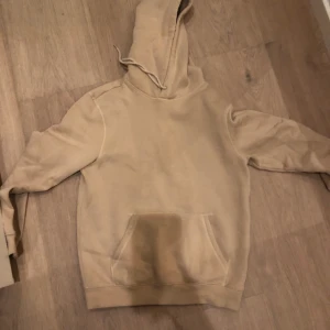 Oversized hoodie - Säljer denna snygga hoodien från hm, köpt från herravdelningen eftersom jag ville ha den oversized. 