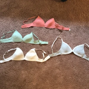 Toppar - Säljer toppar! Alla är fortfarande i bra kvalite! 25kr styck. Storlek 65AA skriv om du är intresserad <3